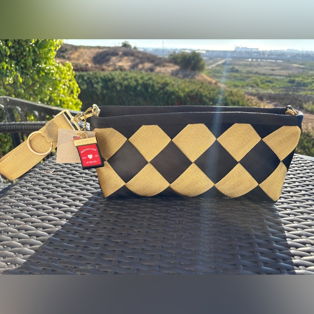Harveys Gold & Black Plaza Clutch w/CNG VEUC